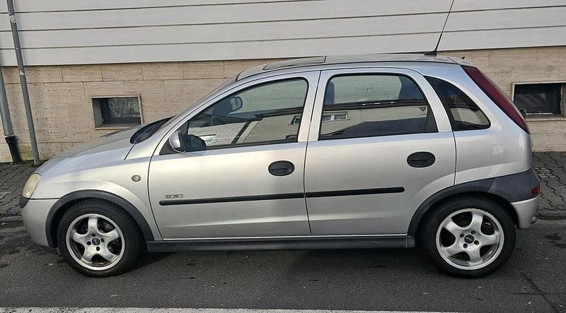 Silber Gebraucht 2002 Opel Corsa Limousine | 1.500 € (Guter Preis) - Bild 1/4