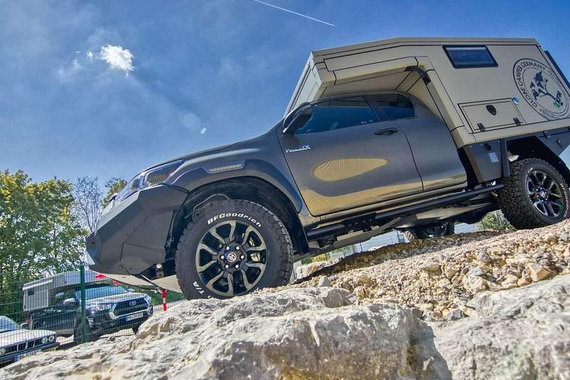 Gebraucht Toyota HiLux 150 PS (110 kW) 2024 Manganbronze metallic Pickup