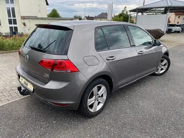 Gebraucht VW Golf VII Comfortline 105 PS (77 kW) 2014 Grau Limousine