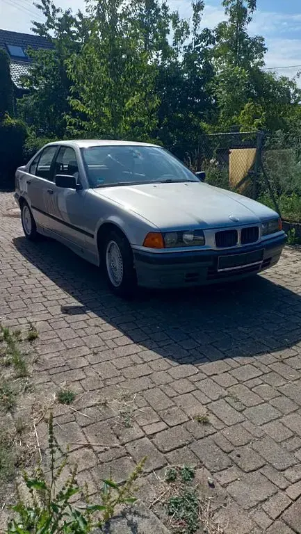 Gebraucht BMW 320 150 PS (110 kW) 1991 Silber Limousine