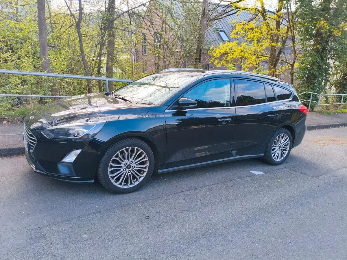 Gebraucht Ford Focus Active 120 PS (88 kW) 2019 Schwarz Kombi