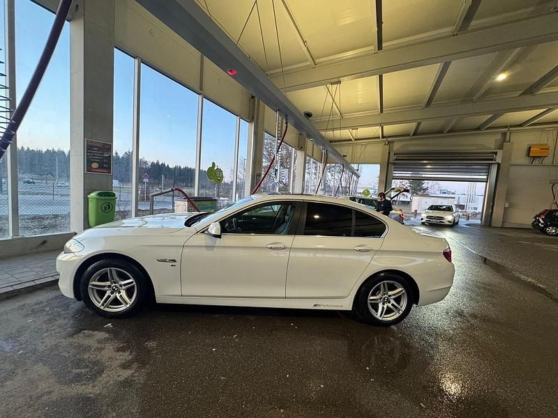 Gebraucht BMW 520 184 PS (135 kW) 2010 Weiß Limousine