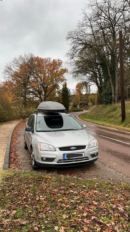 Grau Gebraucht 2007 Ford Focus Kombi | 2.000 € (Fairer Preis) - Bild 1/3
