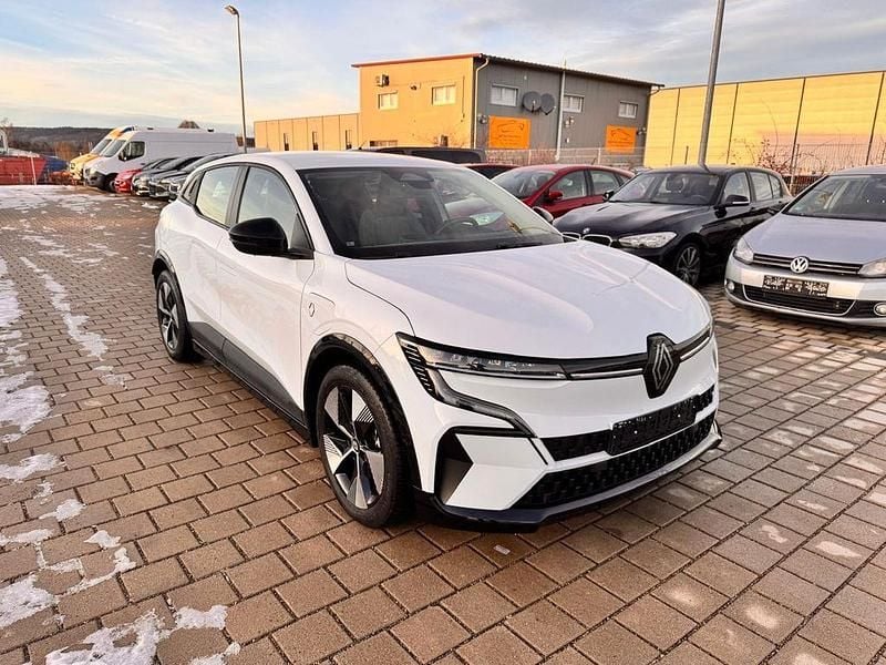 Weiß Gebraucht 2022 Renault Megane E-Tech Equilibre Limousine | 19.490 € (Guter Preis) - Bild 1/4