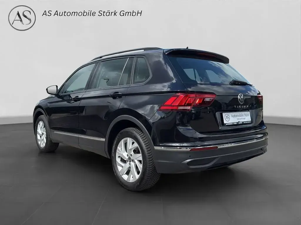 Gebraucht VW Tiguan Life 190 PS (139 kW) 2023 Deep black perleffekt SUV