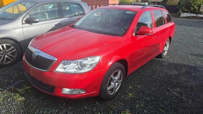 Blau Gebraucht 2011 Skoda Octavia Kombi | 3.700 € (Superpreis) - Bild 1/4