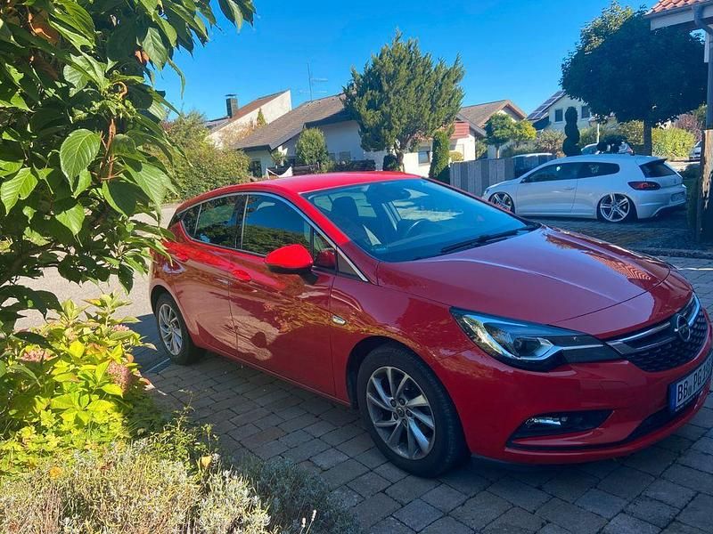 Rot Gebraucht 2018 Opel Astra Innovation Limousine | 8.750 € (Superpreis) - Bild 1/4