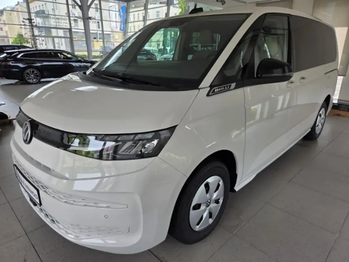 Second-hand VW Multivan Basis 150 CP (110 kW) 2025 Monovolum