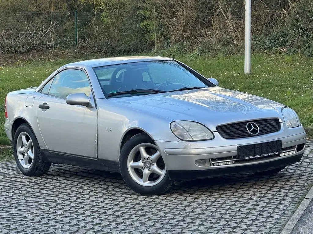 Gebraucht Mercedes SLK230 193 PS (141 kW) 1998 Silber Cabrio