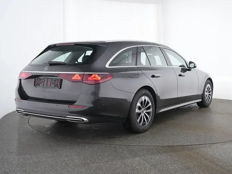 Gebraucht Mercedes E220 Advanced 197 PS (144 kW) 2025 Grau Limousine