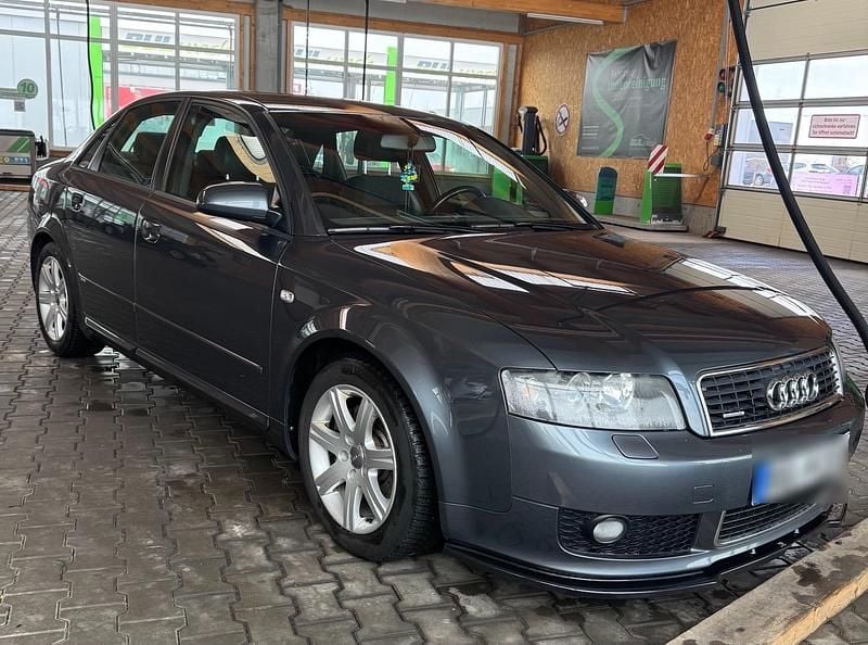 Grau Gebraucht 2003 Audi A4 Design Limousine | 8.000 € - Bild 1/4