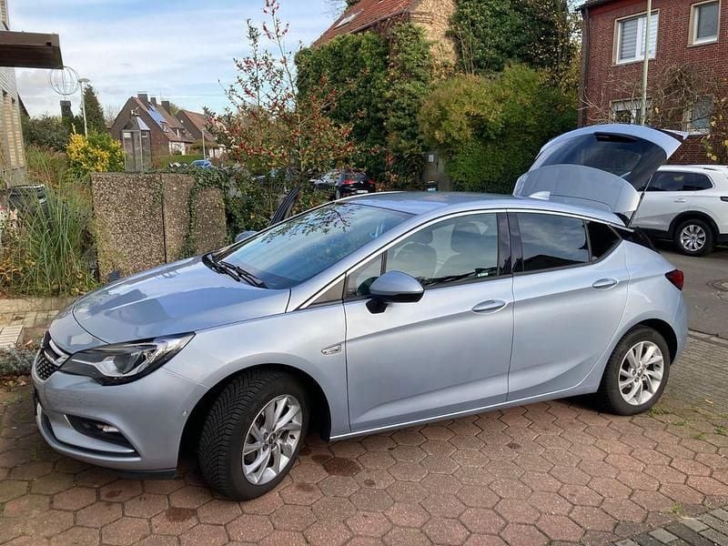 Gebraucht Opel Astra Selection 105 PS (77 kW) 2017 Blau Limousine