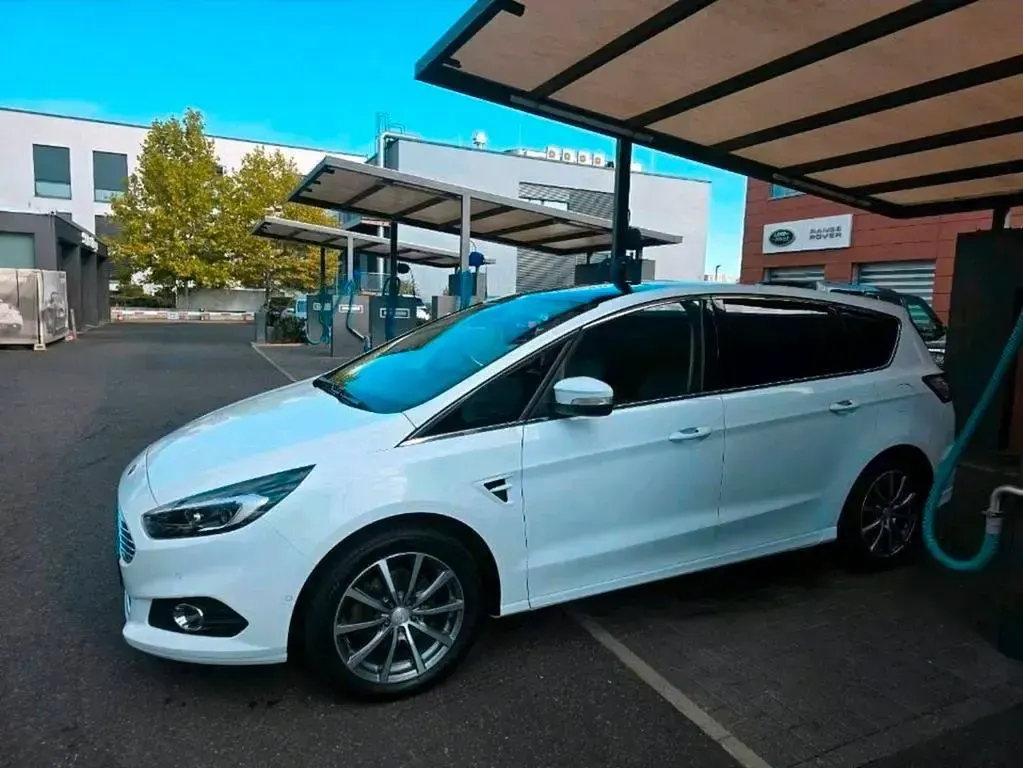 Gebraucht Ford S-MAX Titanium 179 PS (131 kW) 2016 Weiß Van / Kleinbus