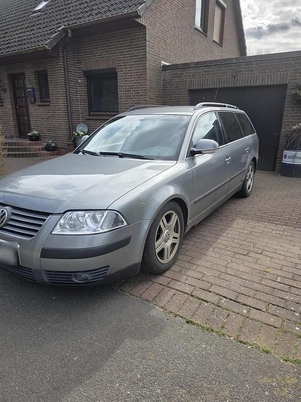 Second-hand VW Passat 100 CP (73 kW) 2004 Gri Break