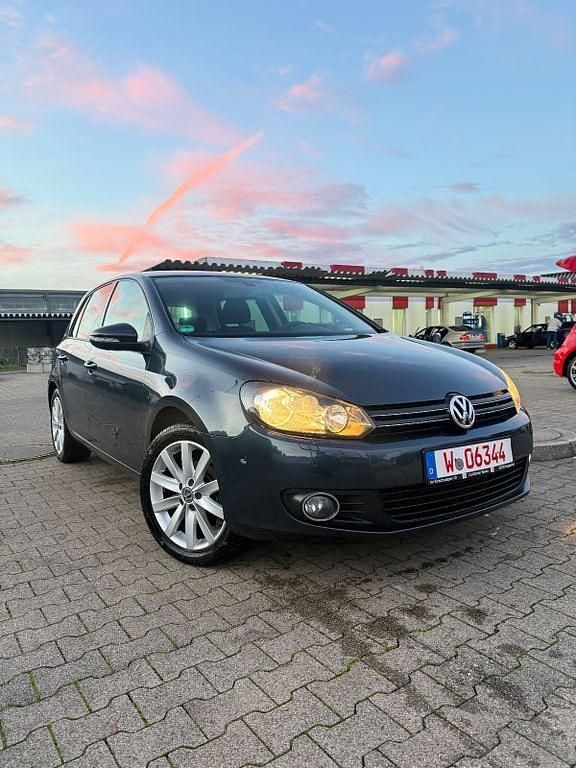 Blau Gebraucht 2010 VW Golf VI Team Limousine | 8.700 € (Fairer Preis) - Bild 1/4