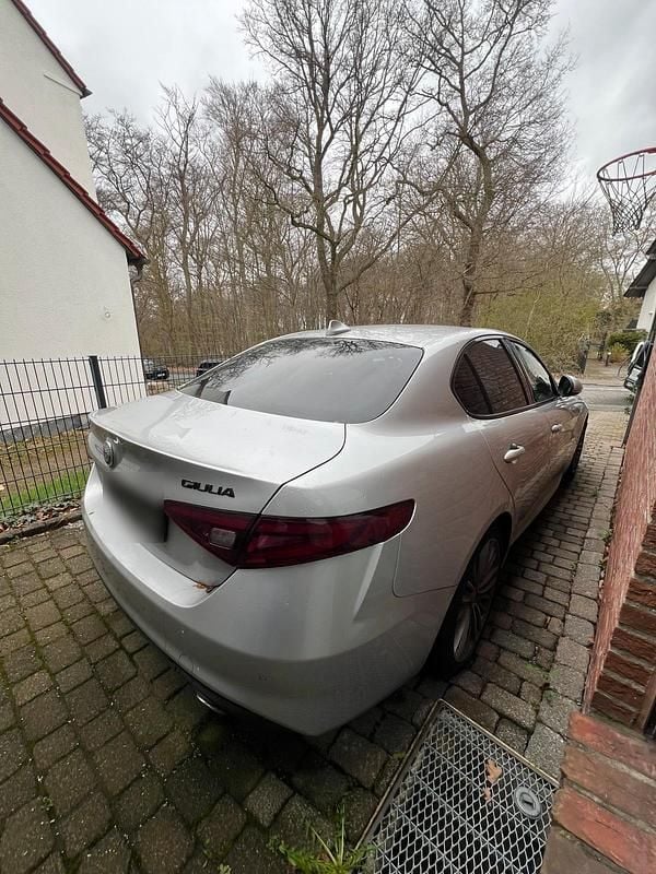 Gebraucht Alfa Romeo Giulia 180 PS (132 kW) 2017 Silber Limousine