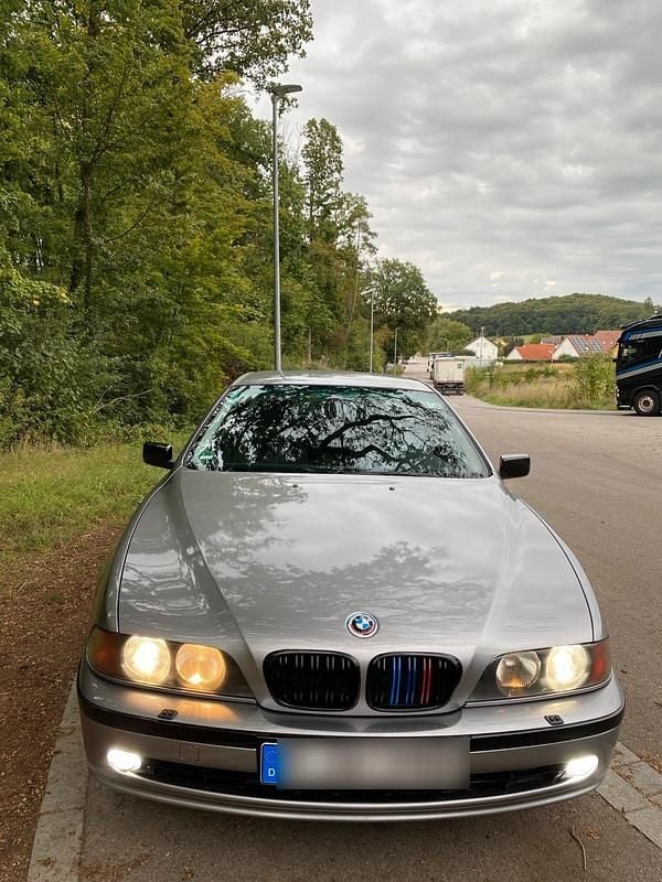 Silber Gebraucht 1997 BMW 520 Limousine | 2.300 € (Guter Preis) - Bild 1/4