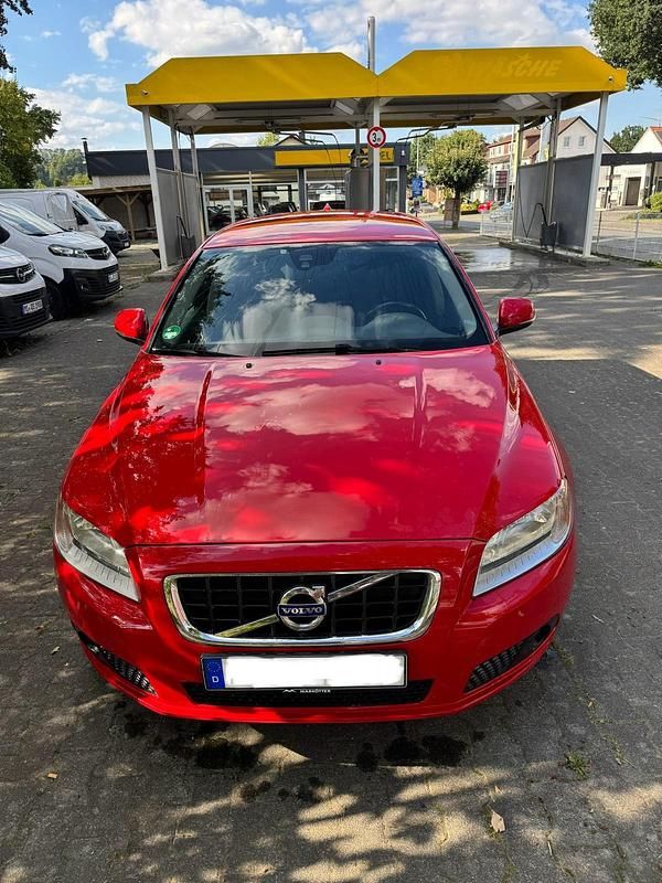 Rot Gebraucht 2013 Volvo V70 Kinetic Kombi | 6.500 € (Fairer Preis) - Bild 1/4