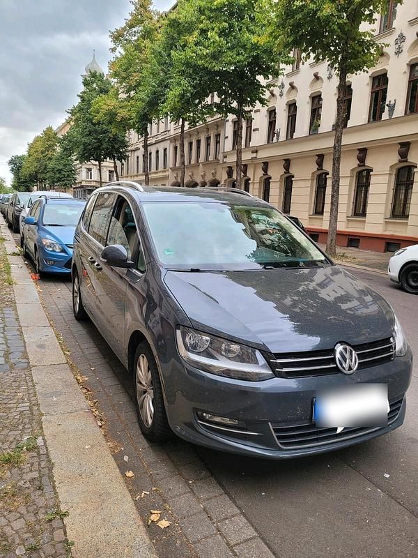 Grau Gebraucht 2017 VW Sharan Van / Kleinbus | 16.900 € (Guter Preis) - Bild 1/4