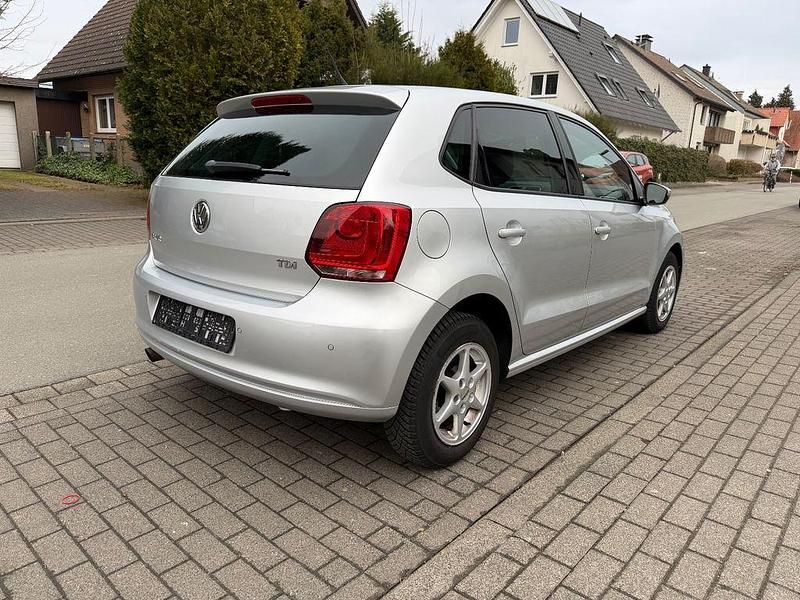 Gebraucht VW Polo Comfortline 90 PS (66 kW) 2013 Silber Kleinwagen
