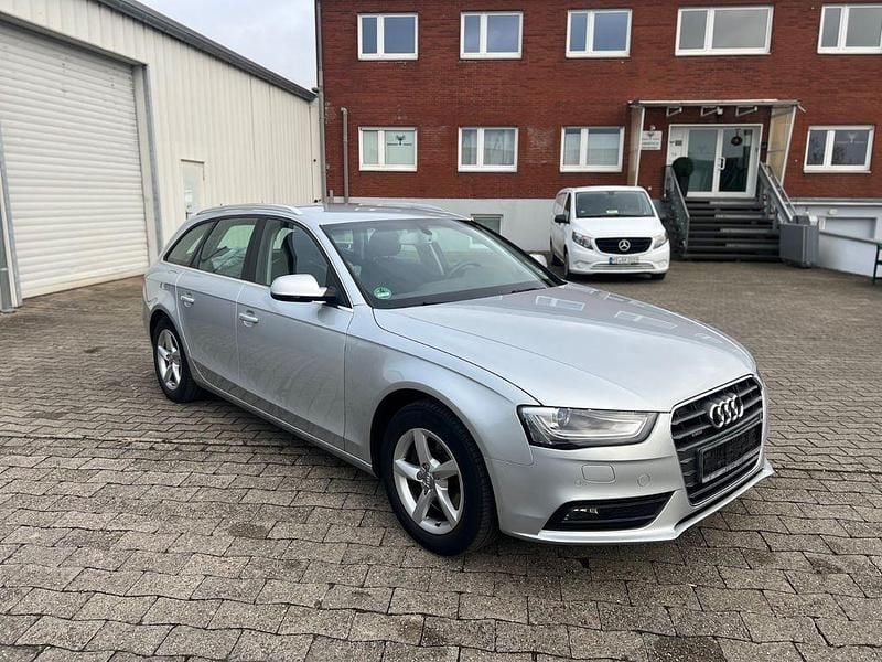 Silber Gebraucht 2013 Audi A4 Ambiente Kombi | 14.900 € - Bild 1/4