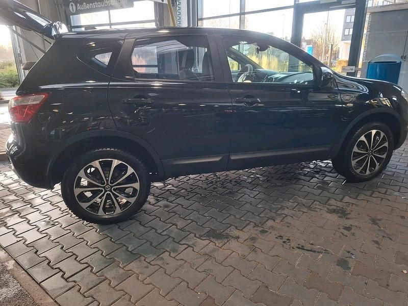 Schwarz Gebraucht 2014 Nissan Qashqai SUV | 8.650 € - Bild 1/4