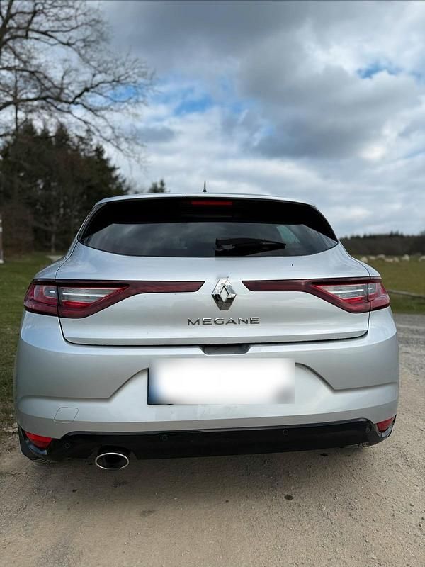 Gebraucht Renault Mégane IV 131 PS (96 kW) 2017 Silber Limousine