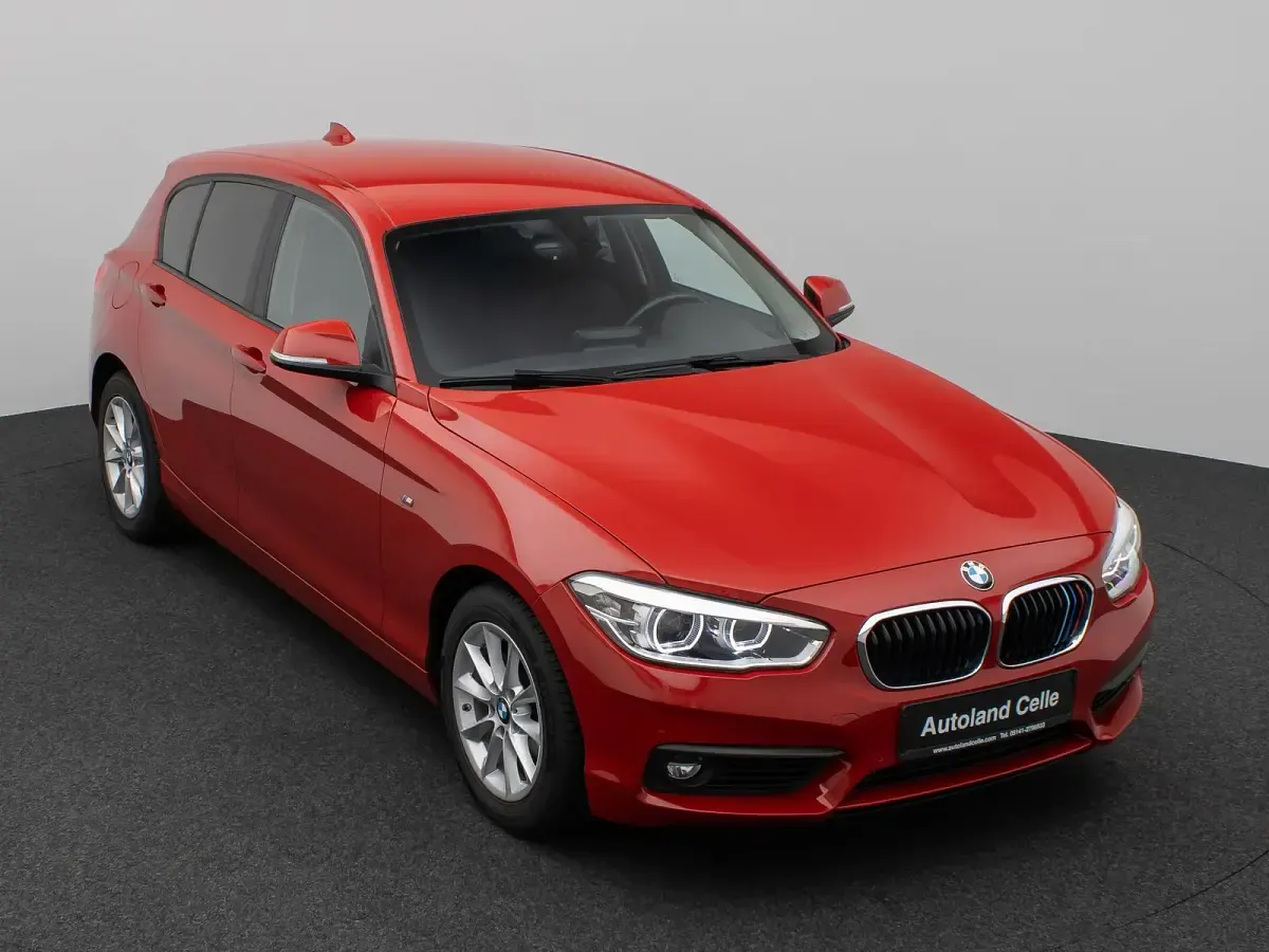 Gebraucht BMW 118 Advantage 136 PS (100 kW) 2018 Melbourne rot metallic a7schwarz Kleinwagen