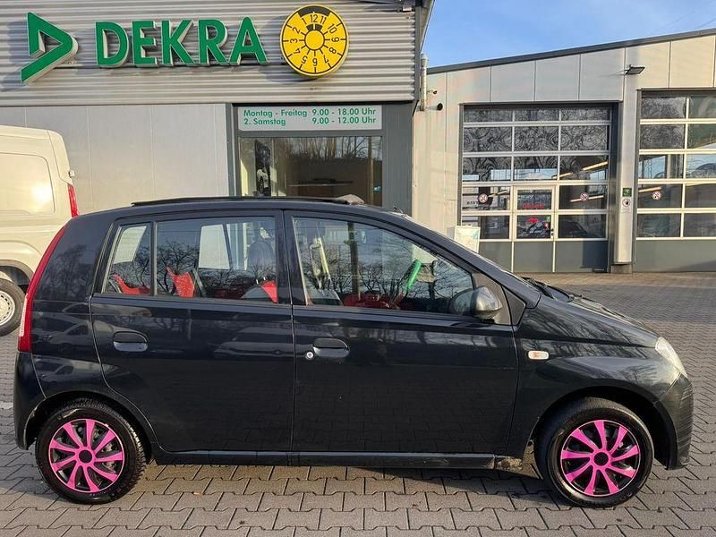 Gebraucht Daihatsu Cuore 58 PS (42 kW) 2006 Schwarz Kleinwagen