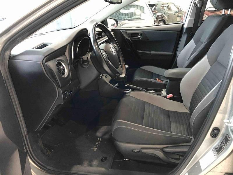 Gebraucht Toyota Auris Design 111 PS (81 kW) 2016 Grau Limousine