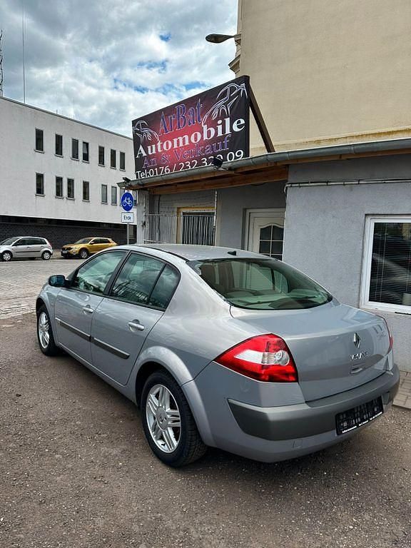 Beige Gebraucht 2005 Renault Mégane II Privilege Limousine | 2.990 € (Fairer Preis) - Bild 1/4