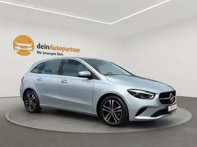 Gebraucht Mercedes B200 Progressive 177 PS (130 kW) 2024 Hightechsilber Van / Kleinbus