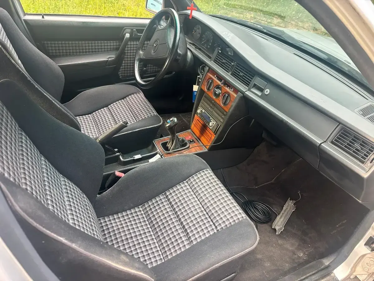Gebraucht Mercedes 190 Sportline 112 PS (82 kW) 1993 Limousine