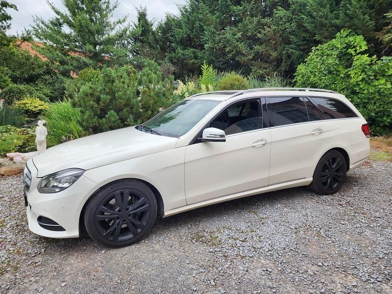Weiß Gebraucht 2013 Mercedes E350 Kombi | 12.700 € (Fairer Preis) - Bild 1/4