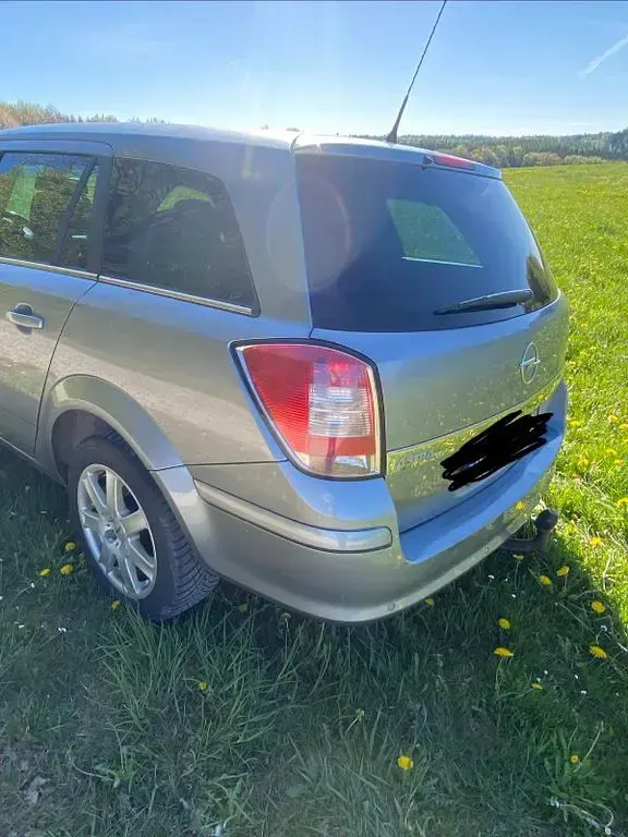 Gebraucht Opel Astra Selection 140 PS (102 kW) 2010 Silber Limousine