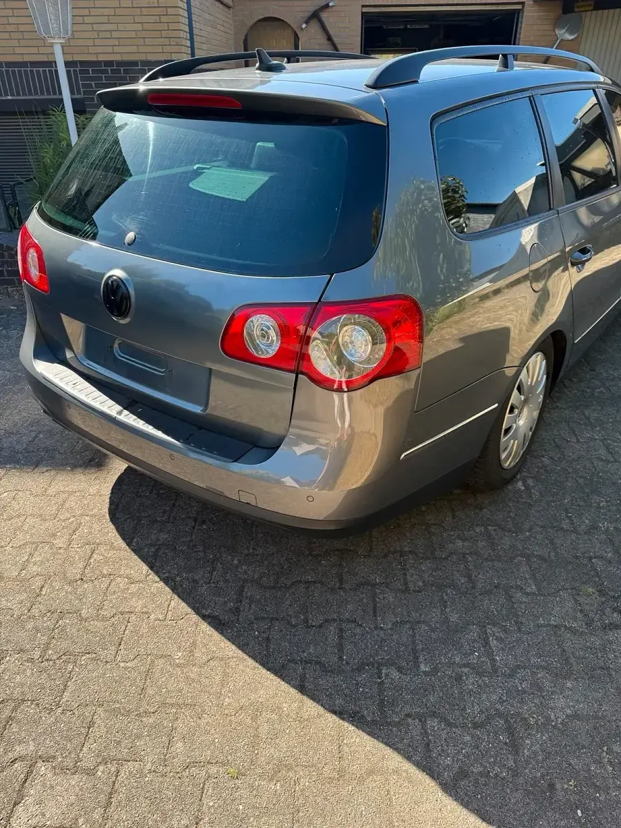 Gebraucht VW Passat 105 PS (77 kW) 2009 Grau Kombi