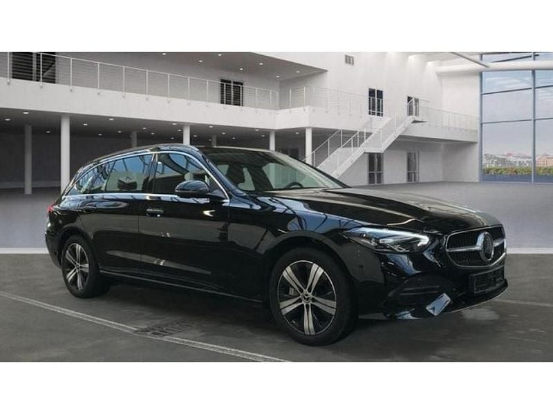 Gebraucht Mercedes C300e 313 PS (230 kW) 2023 Schwarz/baltic black Kombi