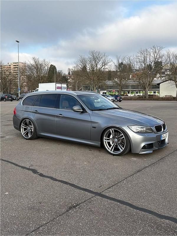 Grau Gebraucht 2012 BMW 325 M Sport Kombi | 14.900 € (Etwas zu teuer) - Bild 1/4