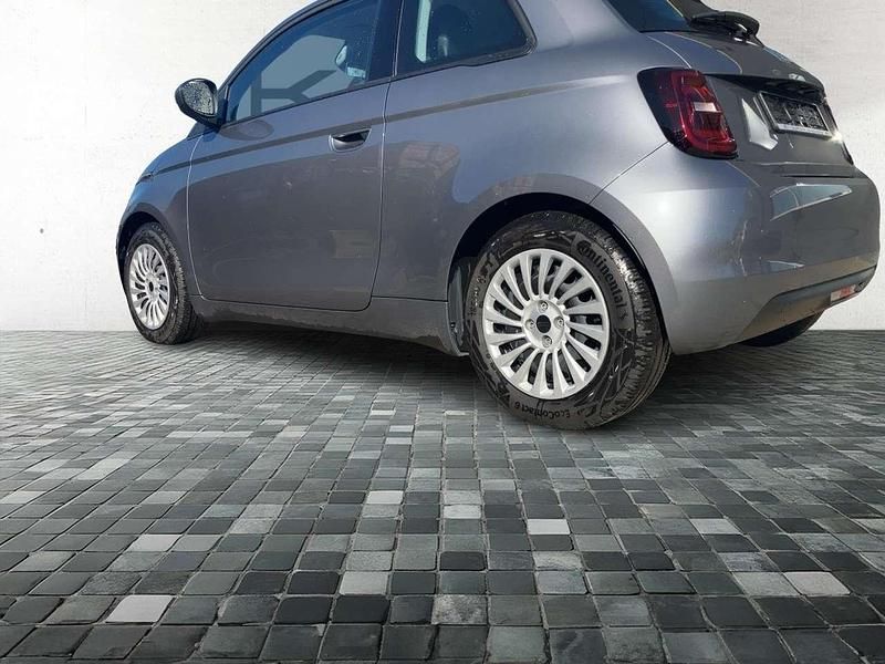 Gebraucht Fiat 500e 86 kW (118 PS) 2023 Mineral grau (6fx) Limousine