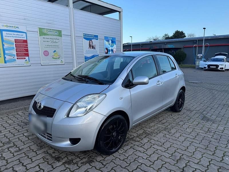 Silber Gebraucht 2006 Toyota Yaris Kleinwagen | 2.200 € (Superpreis) - Bild 1/4