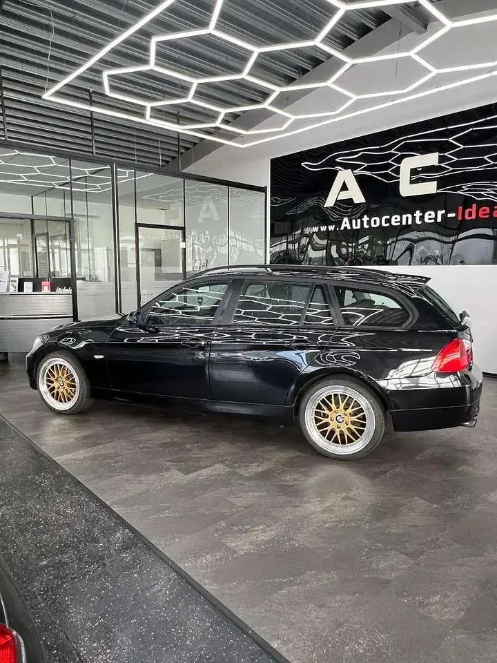 Gebraucht BMW 318 Sport Line 129 PS (94 kW) 2007 Black sapphire metallic Kombi