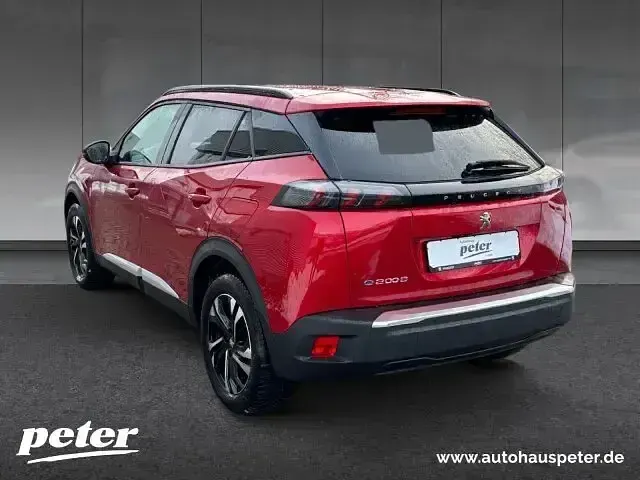 Gebraucht Peugeot e-2008 Allure 100 kW (136 PS) 2021 Rot SUV