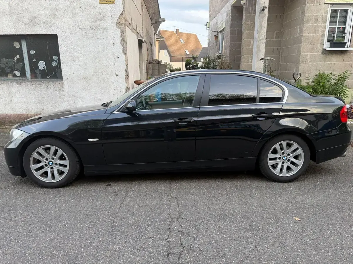 Używany BMW 325 218 KM (160 kW) 2007 Czarny Sedan/Limuzyna