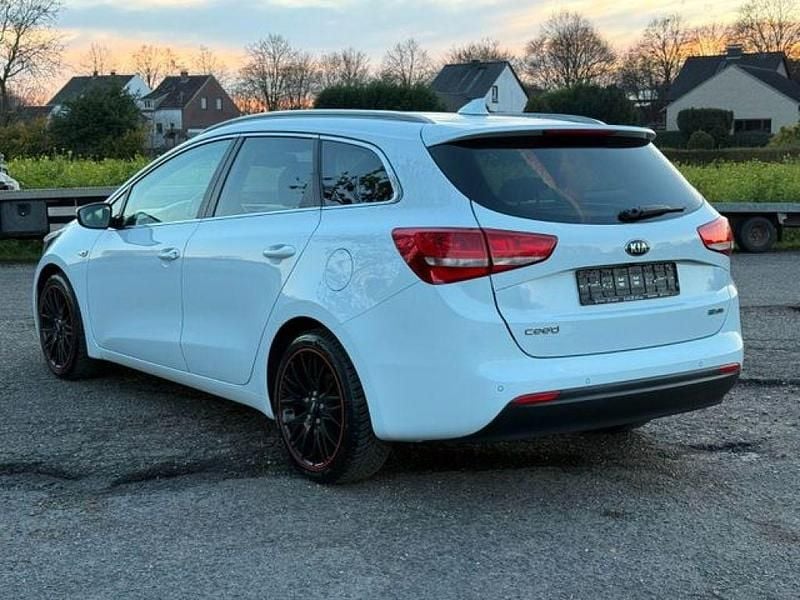 Gebraucht Kia Ceed 135 PS (99 kW) 2017 Casa white Kleinwagen