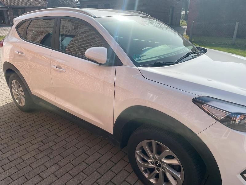 Gebraucht Hyundai Tucson 116 PS (85 kW) 2016 Weiß SUV