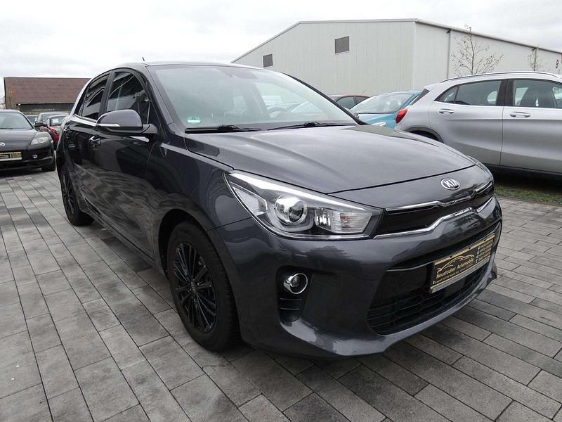 Gebraucht Kia Rio Spirit 84 PS (61 kW) 2017 Grau Kleinwagen