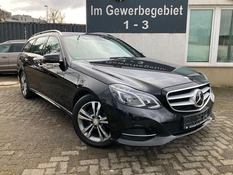Gebraucht Mercedes E220 Avantgarde 170 PS (125 kW) 2015 Schwarz Kombi