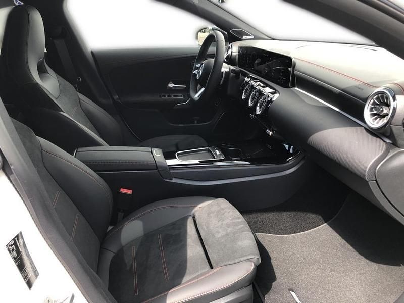 Gebraucht Mercedes CLA220 Night 190 PS (139 kW) 2024 Weiß Limousine