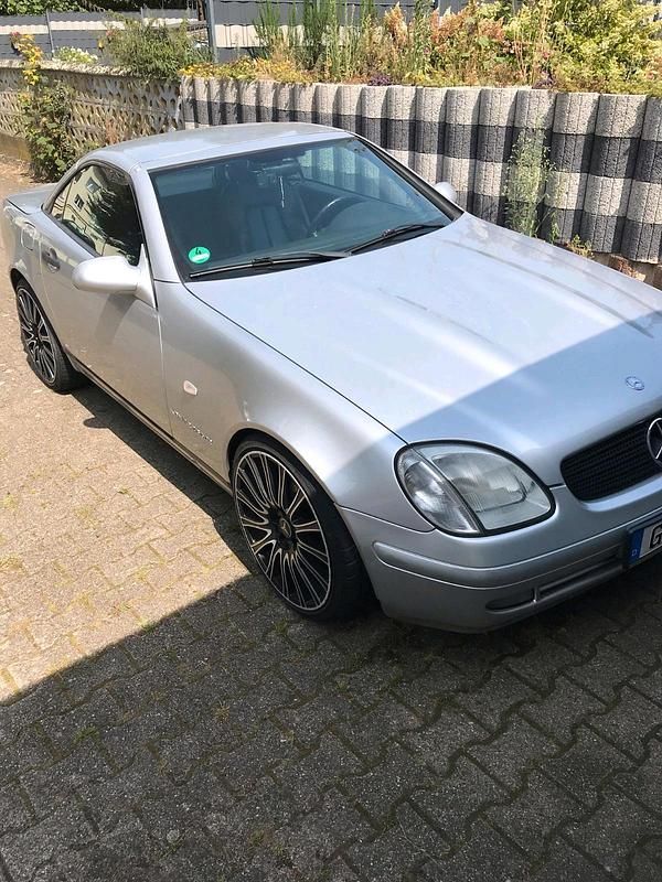 Silber Gebraucht 2025 Mercedes 200 Cabrio | 7.500 € - Bild 1/4