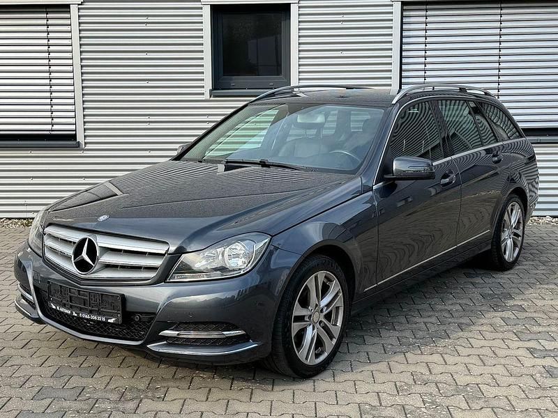 Grau Gebraucht 2014 Mercedes C180 Limousine | 10.599 € (Superpreis) - Bild 1/4